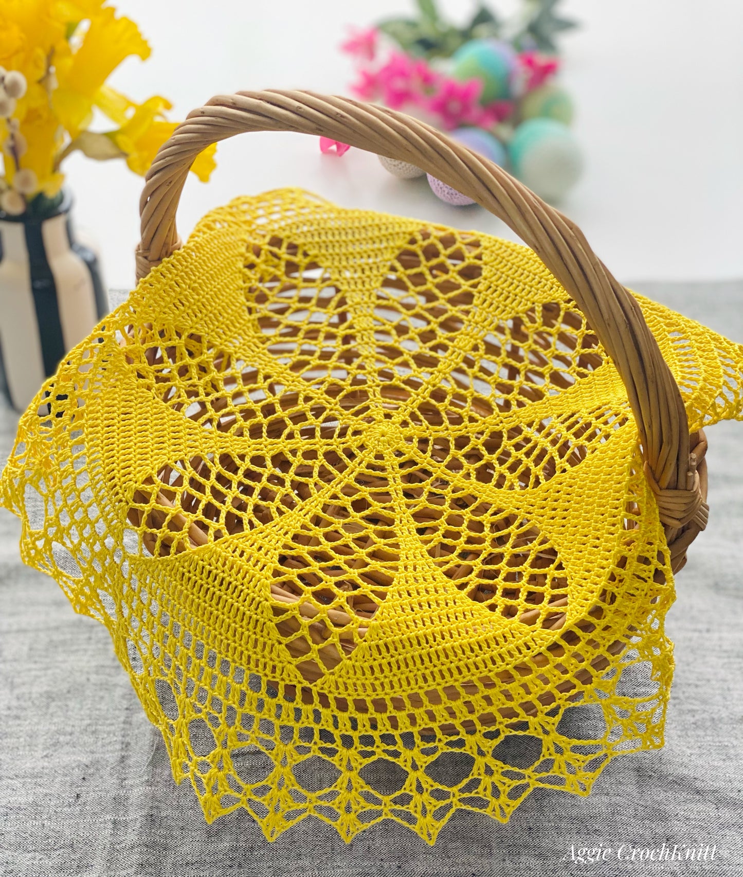 Yellow doily 38cm
