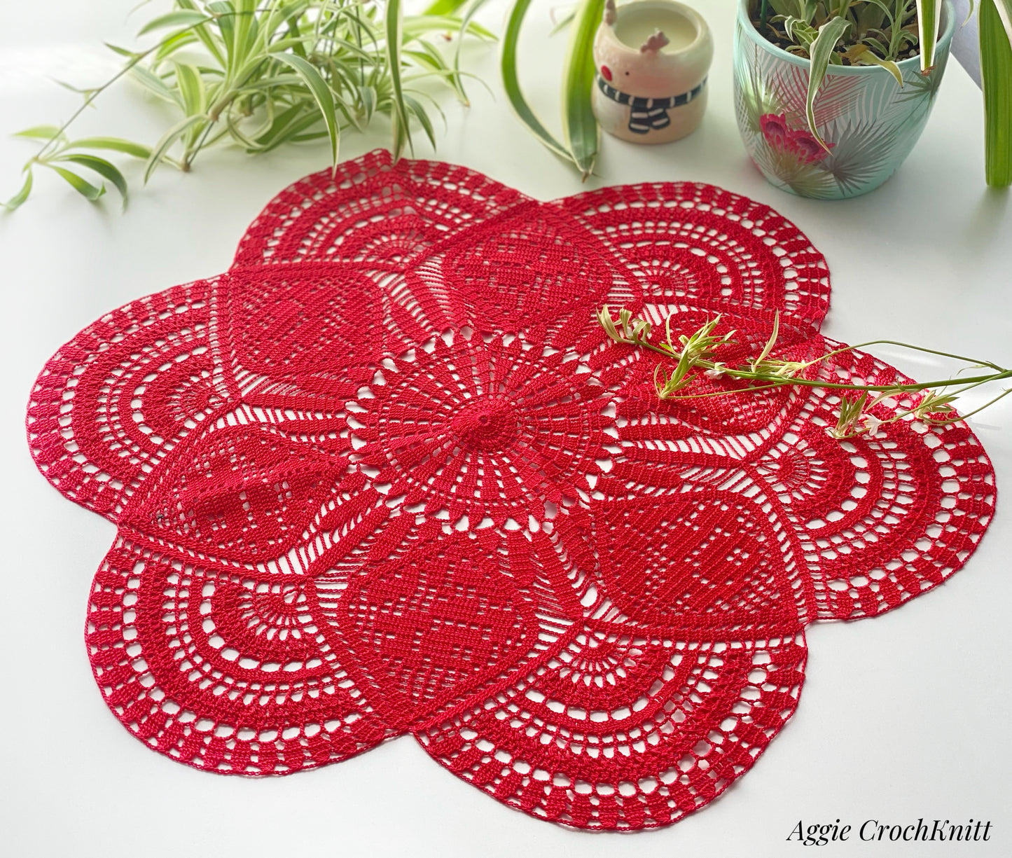 Red doily 47cm