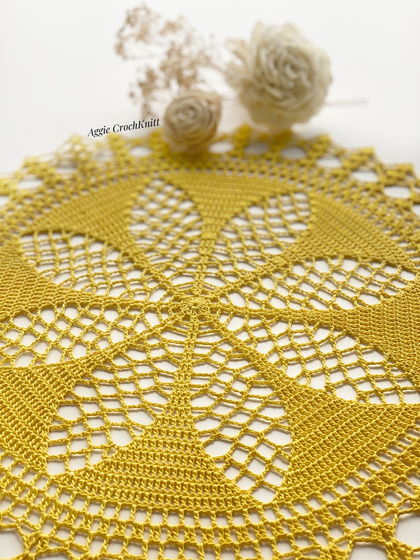 Yellow doily 38cm