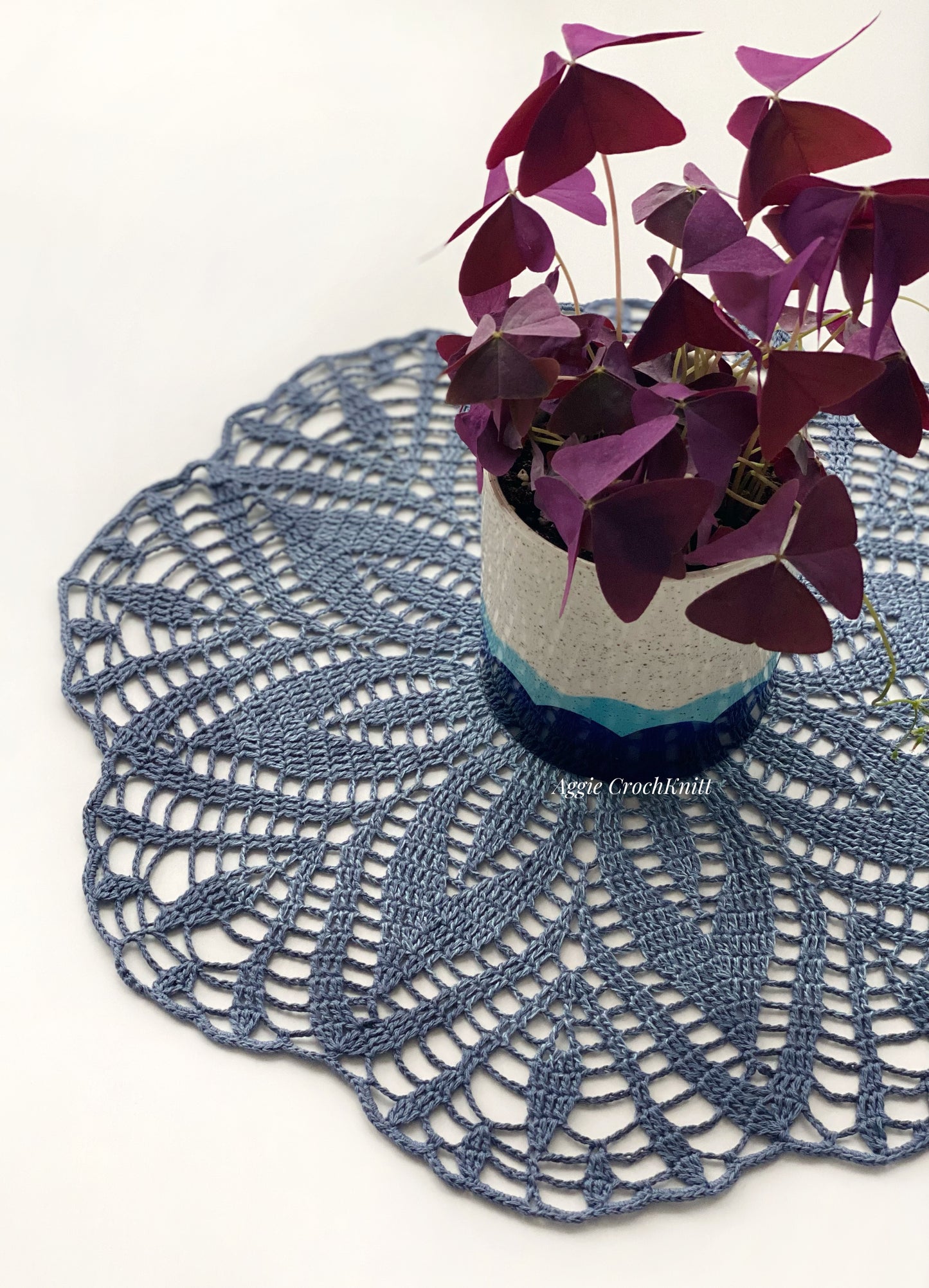 Gradient blue doily