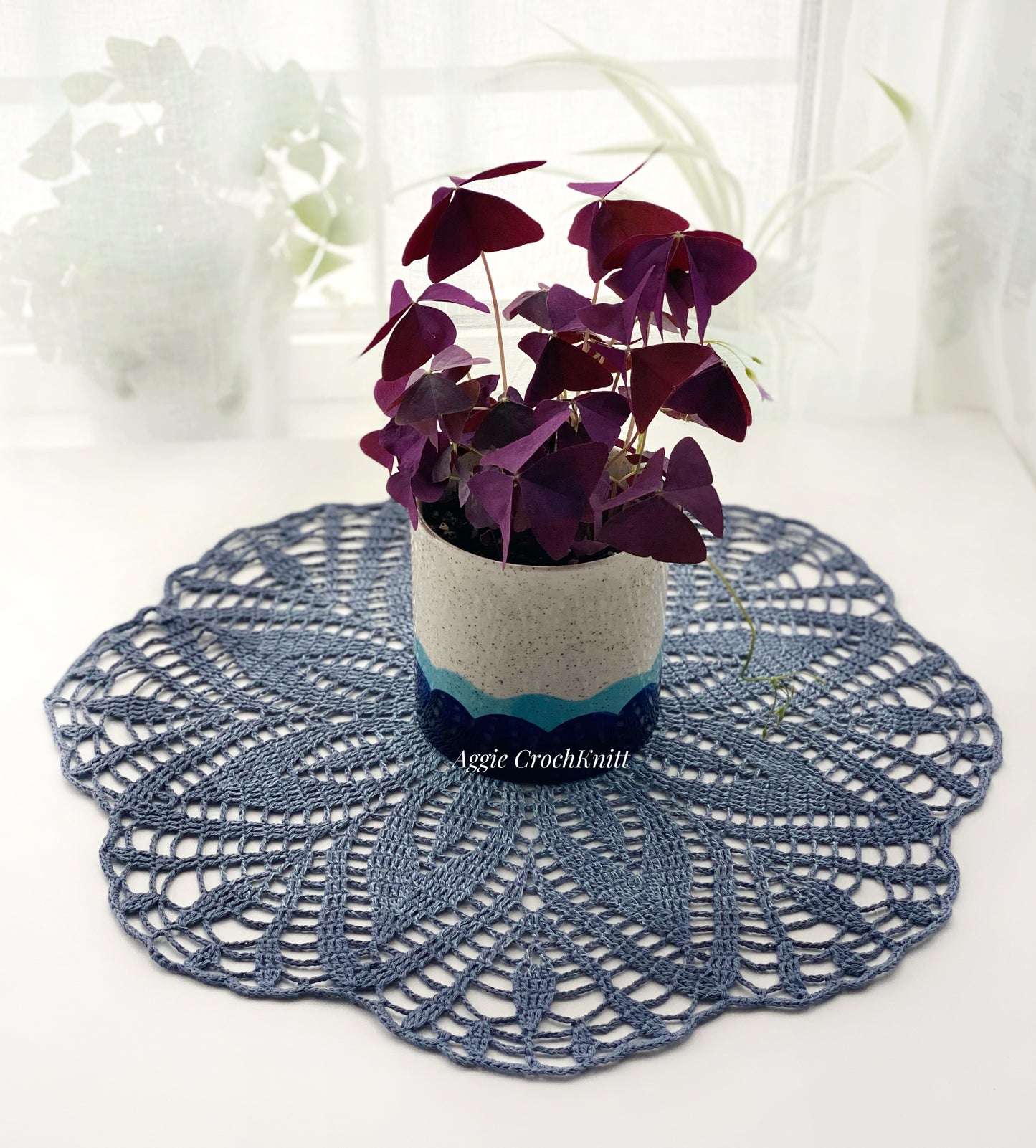 Gradient blue doily
