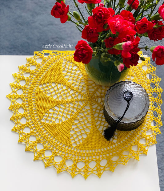 Yellow doily 38cm