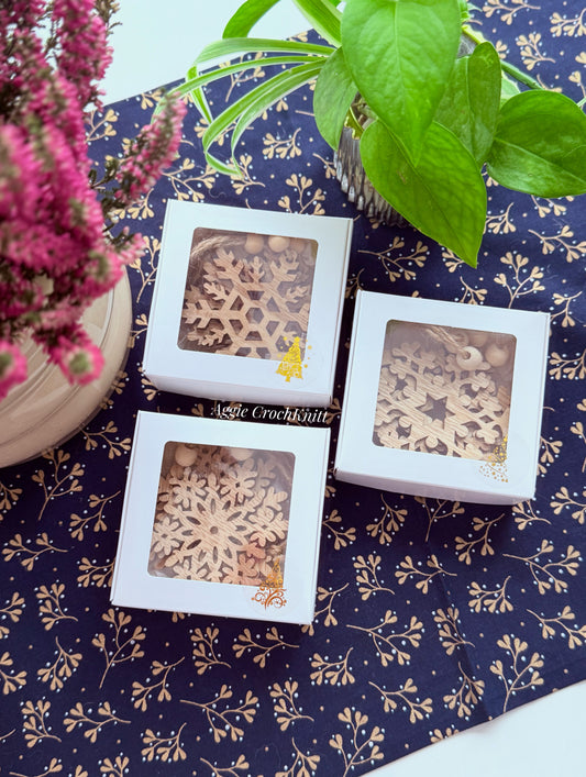 Snowflake gift box