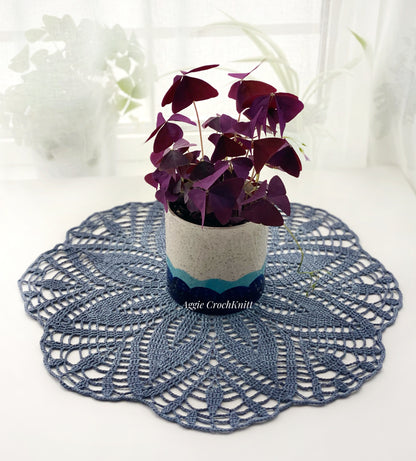 Gradient blue doily